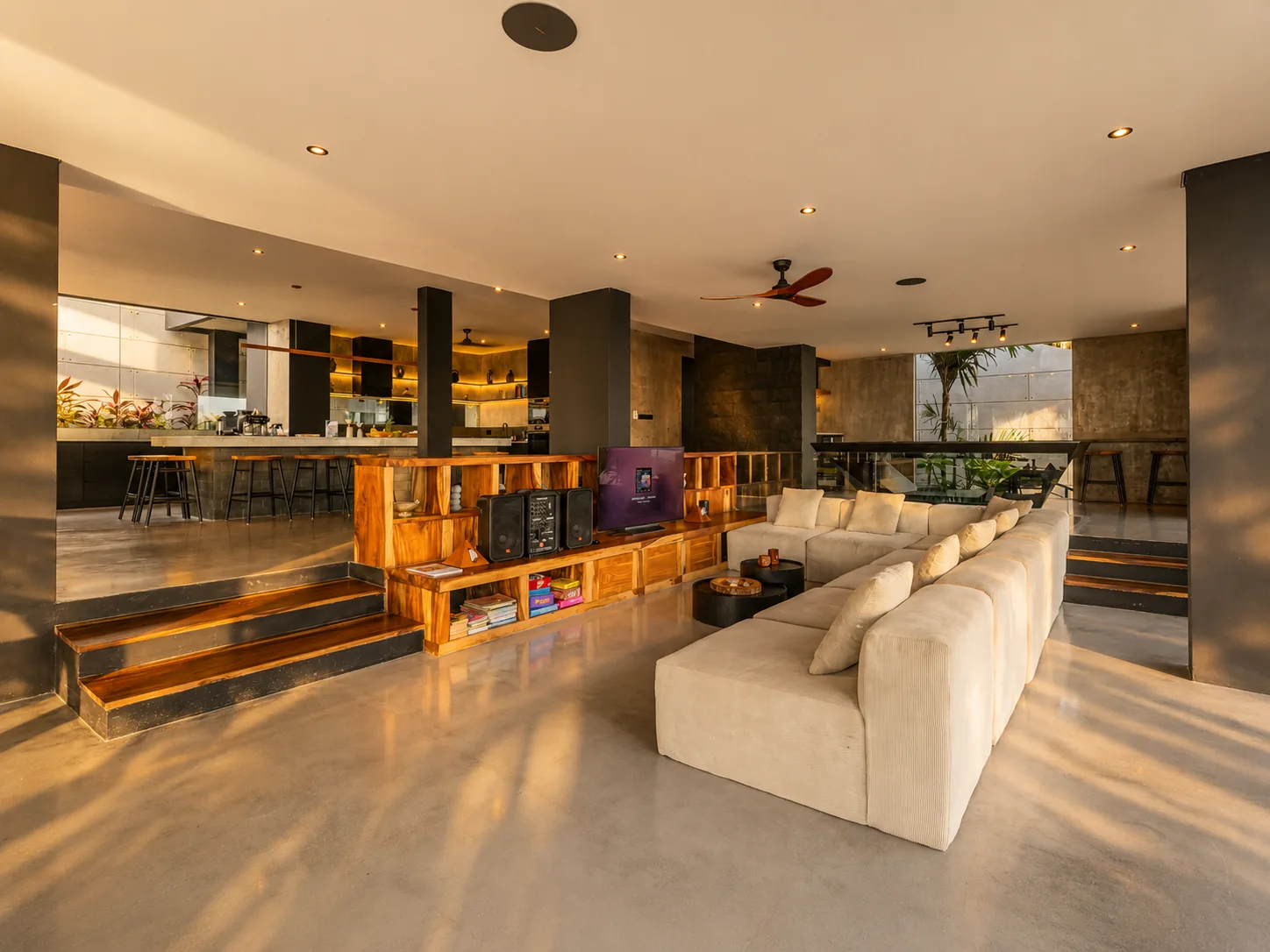 Panoramic Living Lounge