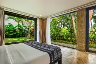 Master bedroom photo 2